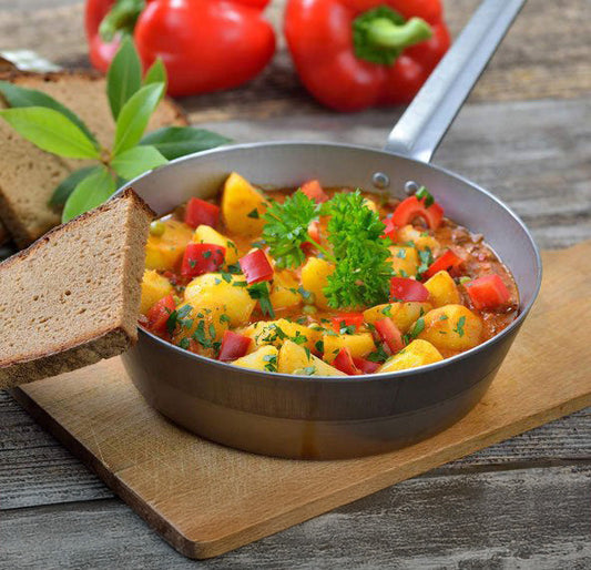 Kartoffel-Paprika Eintopf mit Würstchen