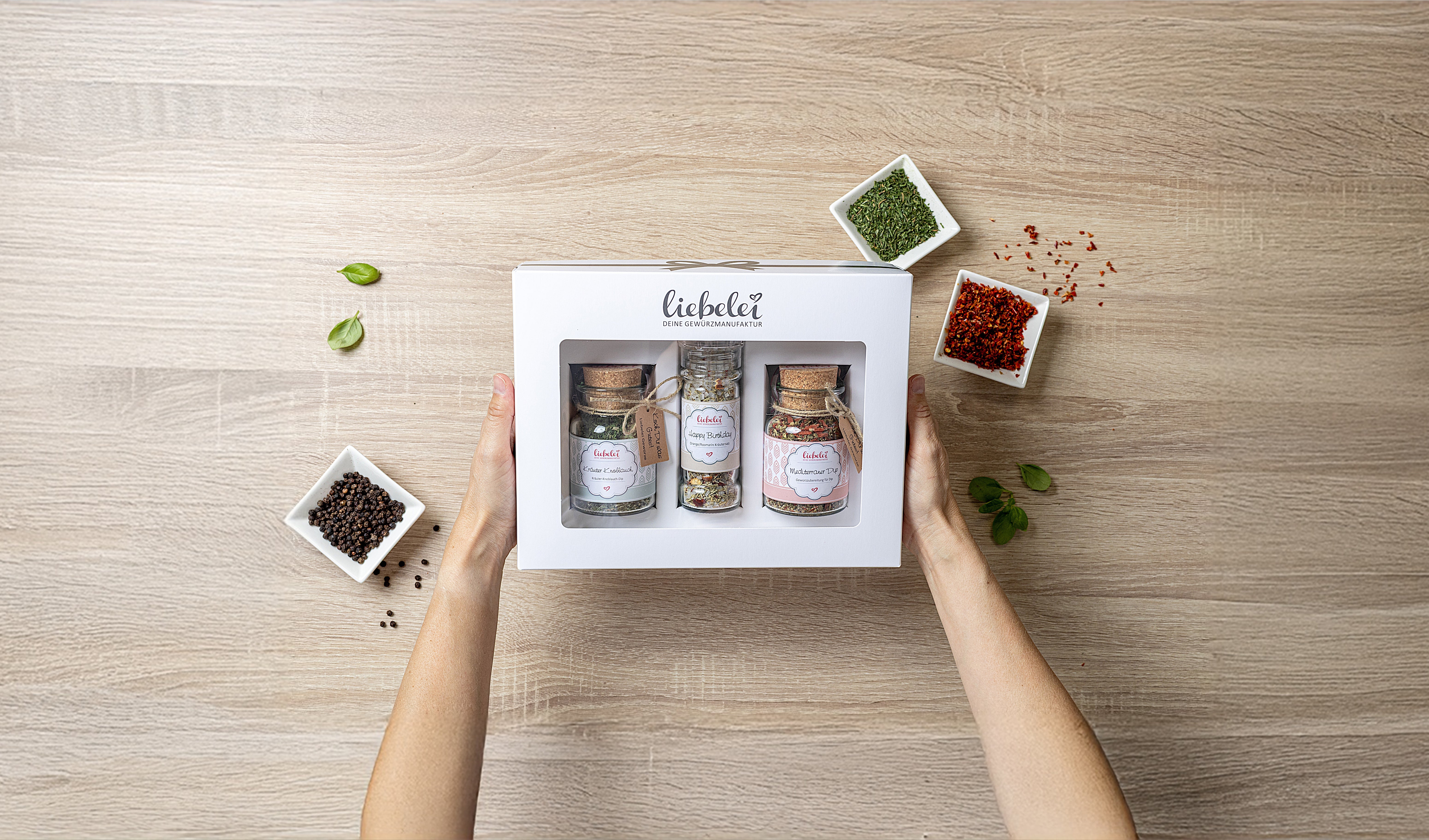 Geschenkidee in einer Geschenkschachtel mit Gewürzen von Liebelei